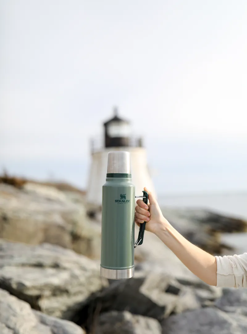 Stanley Classic Legendary Bottle 1.1QT/ 1.0L Black-1